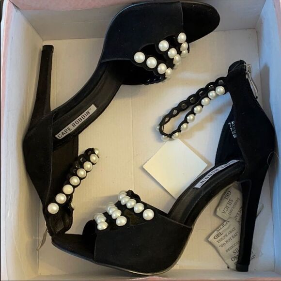 CAPE ROBBIN BLACK MICROFIBER SANDALS.  NEW - Picture 7 of 9